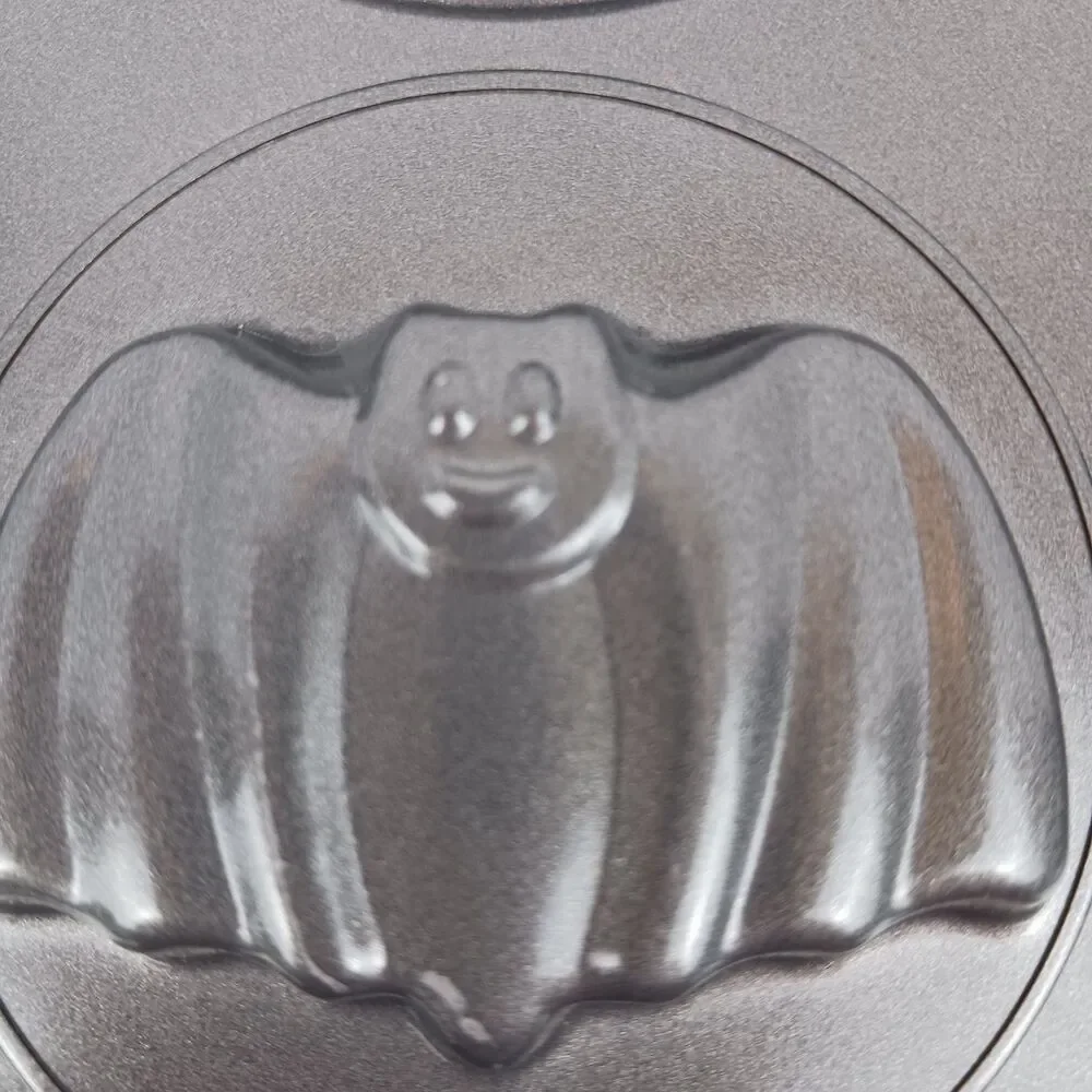 Wilton Halloween 12 Cookie Treat Shapes Pan Mummy Cat Bat Ghost Spider Pumpkin